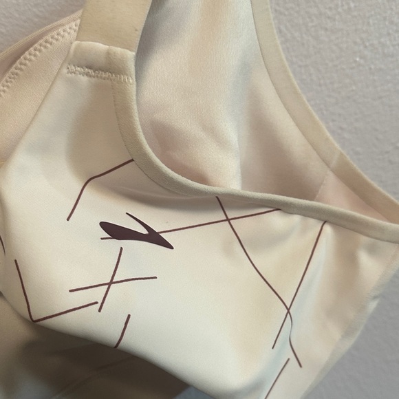 Brooks Sports Bra - Picture 6 of 10